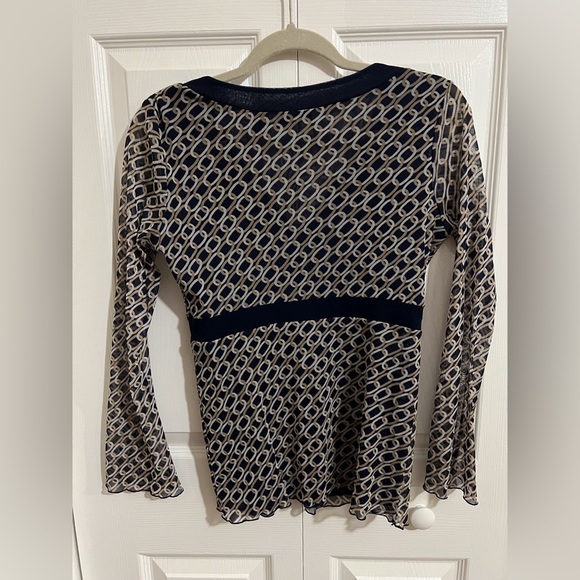 New York & Company Long Sleeve V Neck Blouse Size Small - Picture 3 of 3